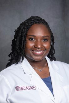 Janika James headshot_220 blogger_Nov 2023 GoDental